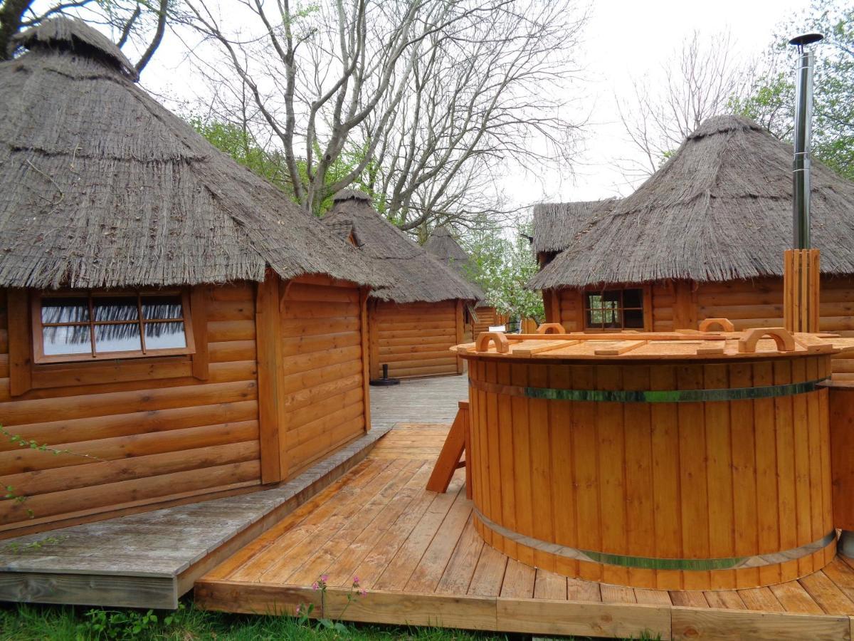 Tonn"O Loisirs Villa Servel Bagian luar foto