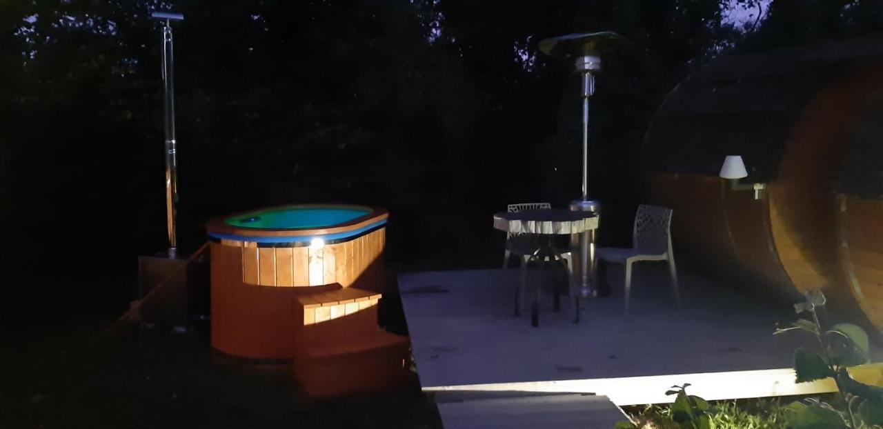 Tonn"O Loisirs Villa Servel Bagian luar foto