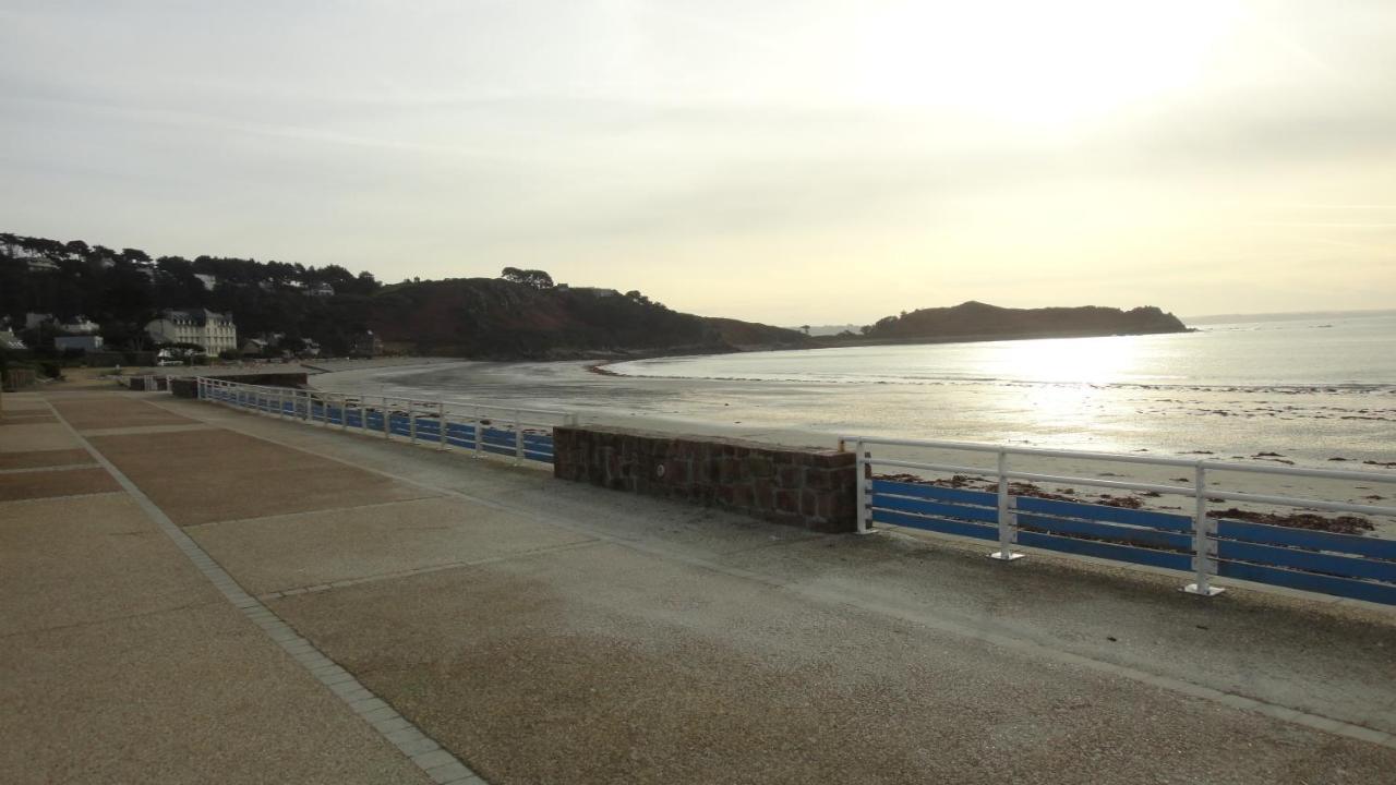 Tonn"O Loisirs Villa Servel Bagian luar foto